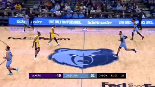 【NBA集锦】老汉开火了!詹姆斯连续飙进两记外线三分