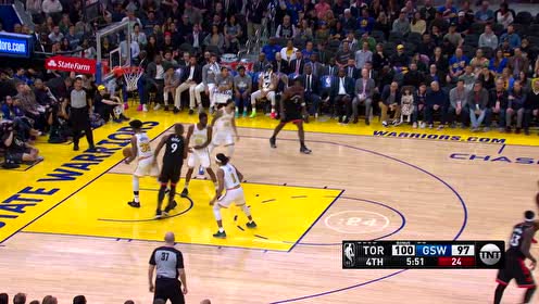 【NBA集錦】洛瑞再一記追身三分入網(wǎng)拉開分差 庫里人在板凳席一臉茫然