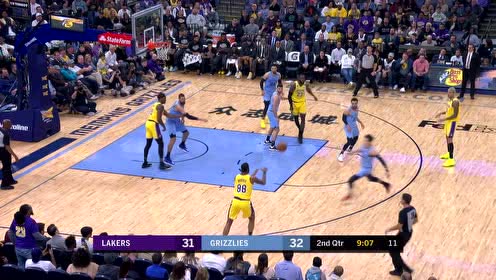 【NBA集锦】霍华德惨遭“无名之辈”背后血帽 孔查尔却是韦恩堡历史最佳球员