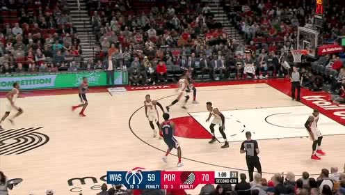 【NBA集錦】八村壘以球領(lǐng)人送妙傳 比爾拍馬趕到滑翔暴扣