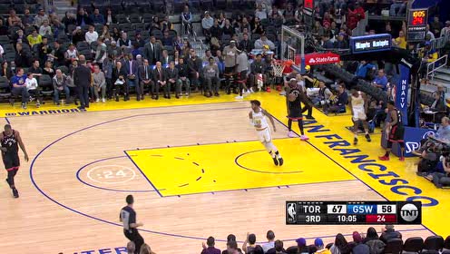 【NBA集錦】給的真舒服 庫里四分衛(wèi)式長傳助攻維金斯輕松上籃