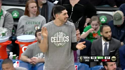 【NBA集锦】普林斯欧洲步上篮被钉板大帽拦下 梅克反击一条龙打停篮网