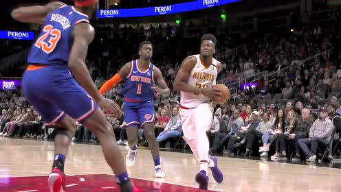 【NBA集锦】一道白色闪电腾空而起 费尔南多强顶防守战斧劈扣