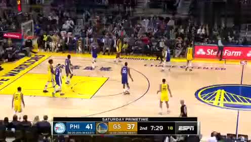 【NBA集錦】足球?qū)嵙σ膊蝗菪∮U 科爾左右開弓大秀顛球技巧