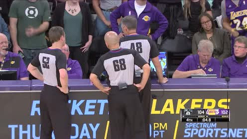 【NBA集錦】自家籃筐不給面兒！詹姆斯突破上籃涮筐而出