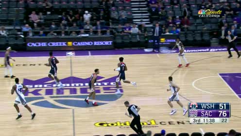 【NBA集锦】比尔人到球到精准长传 八村垒腾空而起轻松暴扣