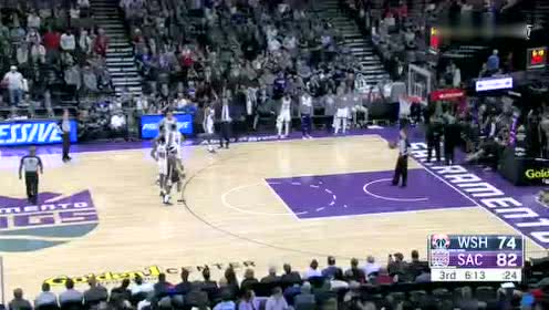【NBA集锦】沃顿情绪失控冲裁判口吐芬芳 连吃两T直接被驱逐出场