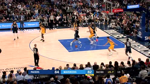 【NBA集錦】東契奇手滑失誤遭搶斷 桑普森接過傳球飛身炸筐春雷乍響