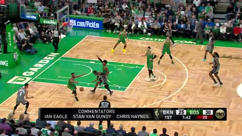【NBA集锦】勒维尔低级失误送梅克抢断 梅克反手一个妙传助攻篮网替补席礼尚往来