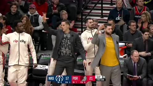 【NBA集錦】火線復(fù)出狀態(tài)良好 利拉德借助掩護(hù)三分一箭穿心