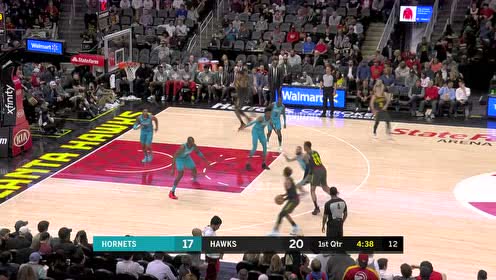 【NBA集锦】特雷杨再度轰进三分 罗齐尔撤步三分精彩花式打靶