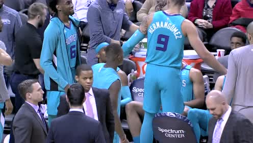 【NBA集錦】珍惜每一秒 格拉漢姆疾馳拋射壓哨