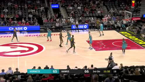 【NBA集锦】大写的嚣张！特雷杨突然就是一发超远稳稳中袋