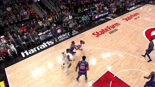 【NBA集锦】特雷杨四两拨千斤 身陷包围圈巧妙抛射2+1
