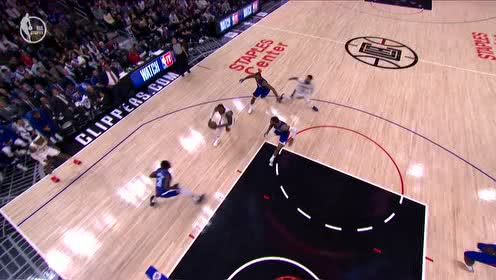 【NBA集锦】詹眉挡拆简直无敌 詹姆斯一步过小卡冲击篮筐打进2+1