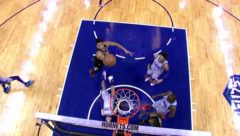 【NBA集錦】敢擋我的路？字母哥人縫漂移掀翻防守強(qiáng)造2+1