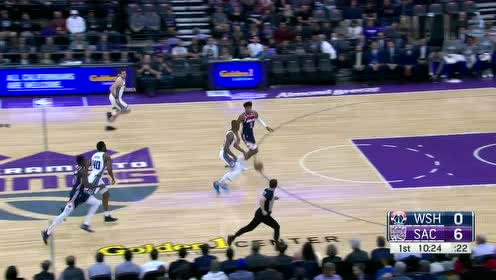 【NBA集锦】贾尔斯反击快攻送出背后妙传 别利察拍马赶到滑翔暴扣