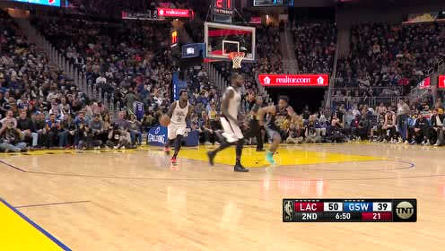 【NBA集錦】越打越輕松 萊昂納德輕松過掉對手完成單臂劈扣