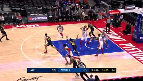 【NBA集锦】伍德单枪匹马以一敌二 行进间暴扣行云流水