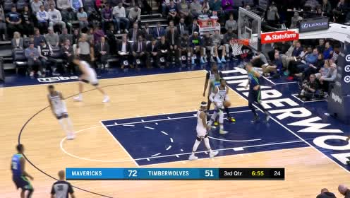 【NBA集錦】史密斯單槍匹馬殺入內(nèi)線 頂著防守拋投得手