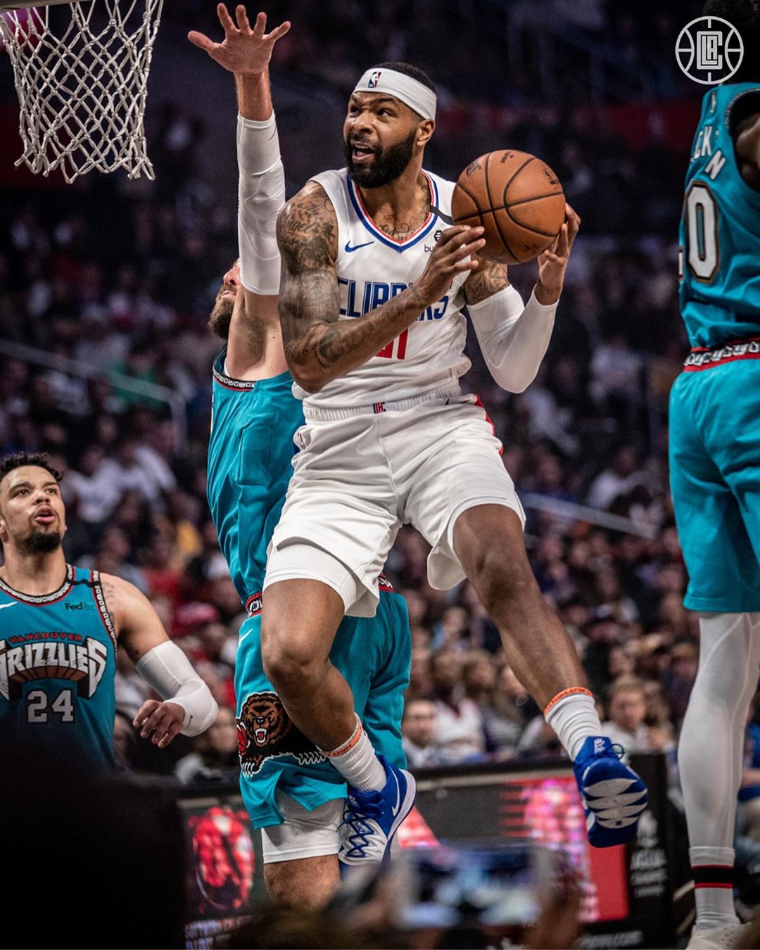 前者比较没有争议,莫里斯本季缴出生涯新高,更是快船渴望的4号射手