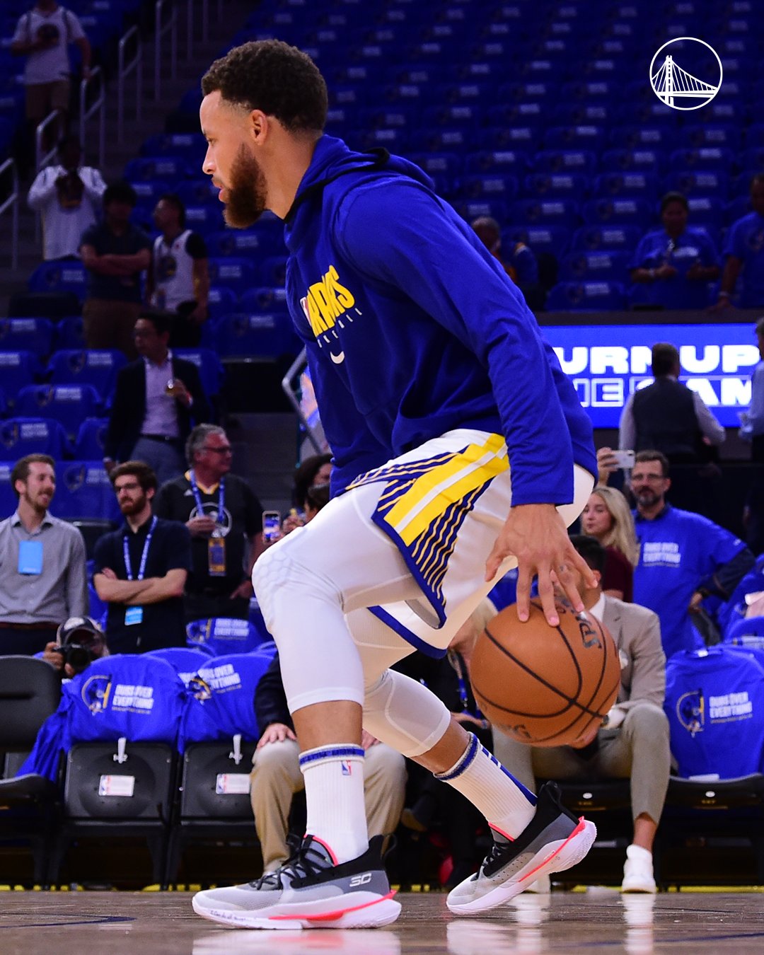 库里一复出就上热搜,凭一己之力让勇士成热门球队!