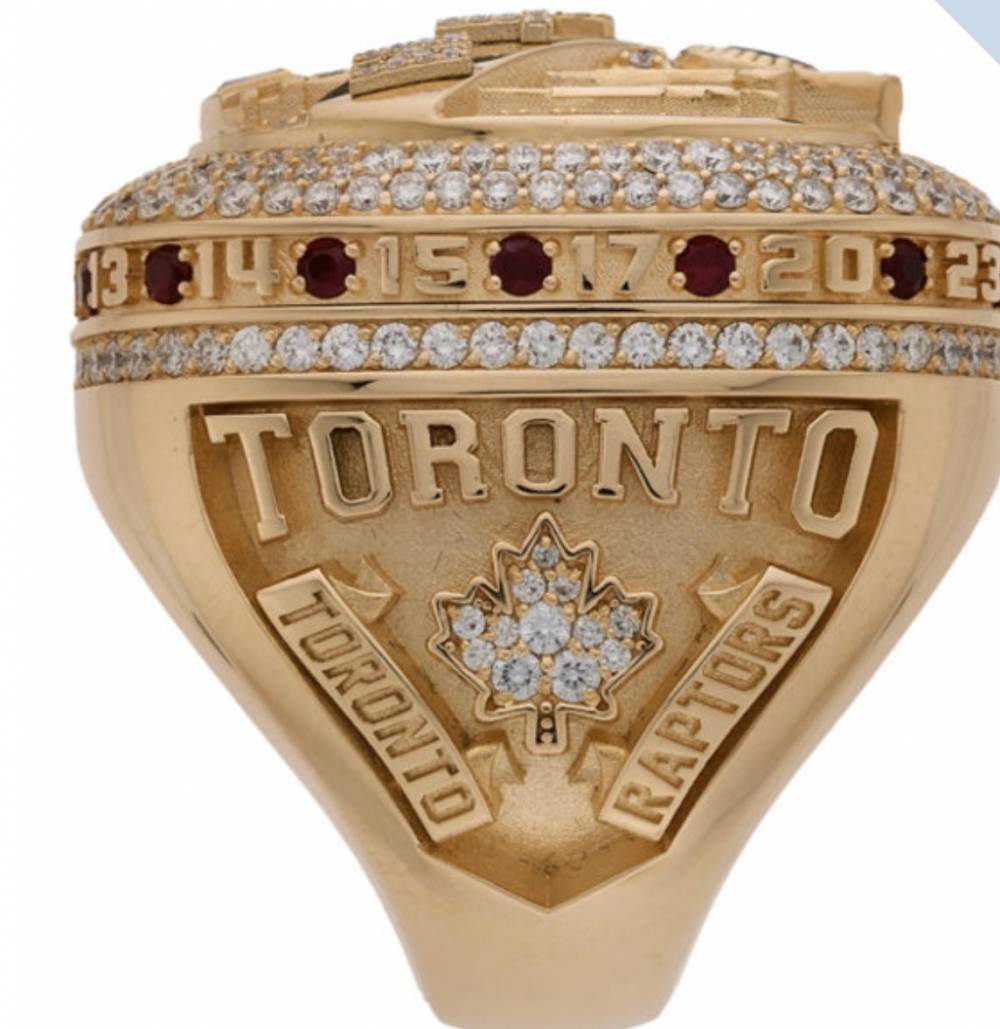 名记一枚猛龙总冠军戒指拍卖以63000美元的价格成交