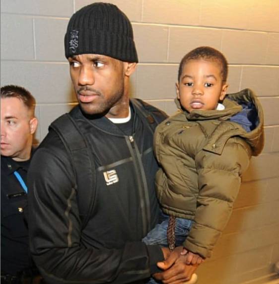 詹姆斯祝小儿子布莱斯生日快乐为你的成长感到自豪