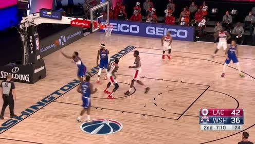 【NBA集锦】这配合绝了 莫里斯出界救球小卡连线曼恩三分飙中