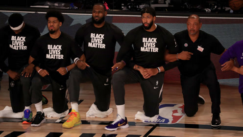 【NBA集錦】洛杉磯德比大戰(zhàn)賽前全員身穿black?lives?matterT恤 互挽手臂單膝跪地