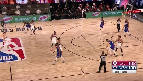 【NBA集锦】尤托夫面对三人围攻 篮下强起投篮梦中