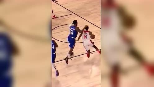 【NBA集锦】上帝视角感受史密斯精彩变向 过掉莫里斯潇洒上反篮得手