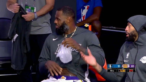 【NBA集锦】替补席上变戏法? 詹姆斯休息期间从裤裆内掏出一坨冰袋