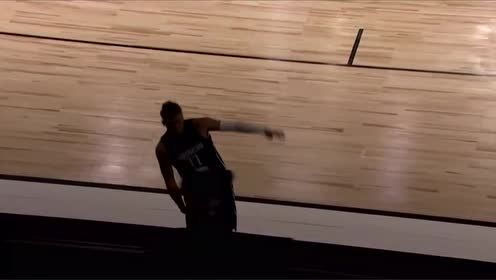 【NBA集锦】表情太萌了!东契奇捡球被轨道摄像机吓个半死