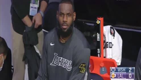 【NBA集锦】臭弟弟你挡我镜头啦！浓眉詹姆斯替补席开心搞怪