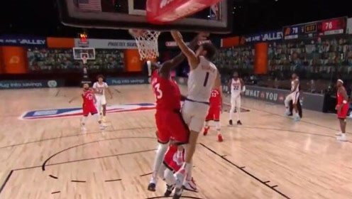 【NBA集锦】锁定本场最佳扣篮 布克飞身隔扣西亚卡姆