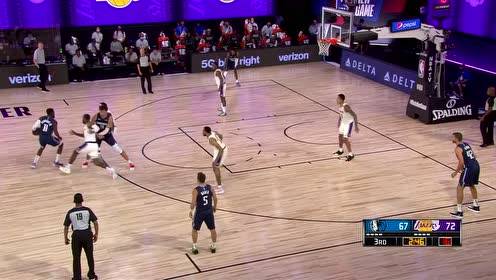【NBA集锦】JR伸腿小动作难逃裁判法眼 哈达威强硬打成3+1