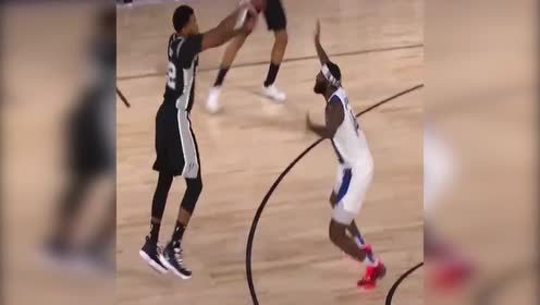 【NBA集锦】眼疾手快避实击虚 尤班克斯巧躲封盖单手虐筐