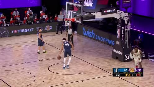 【NBA集锦】詹姆斯反击策马扬鞭 单臂擎天砸穿地心