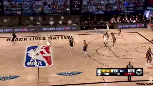 【NBA录像回放】爵士vs鹈鹕第3节 米切尔助飞戈贝尔空接挂筐