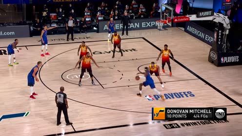 【NBA集錦】米切爾快速反擊從中路突破殺出 躲過防守縫隙上籃拿下兩分