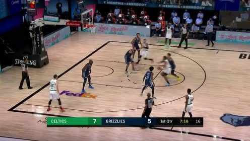 【NBA集锦】破阵摧坚暴戾无仁 杰伦布朗直接杀入滑翔劈扣