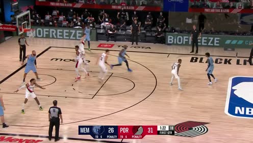 【NBA集锦】瓦兰单手巧妙抛投 小特伦特反击三分清脆命中