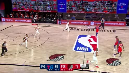 【NBA集锦】小case！利拉德对飙霍福德外线三分抬手就有
