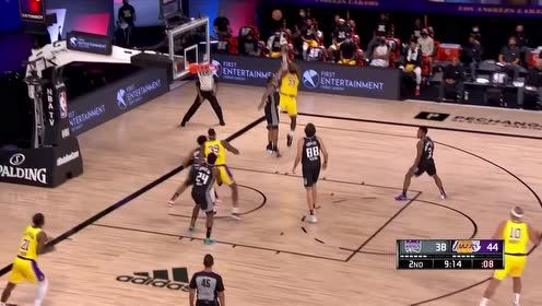 【NBA集錦】動作行云流水 詹姆斯轉身后仰穩(wěn)穩(wěn)命中