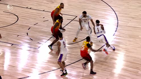 【NBA集錦】蓄力拉滿直接起飛 濃眉哥沖天隔扣對(duì)手！