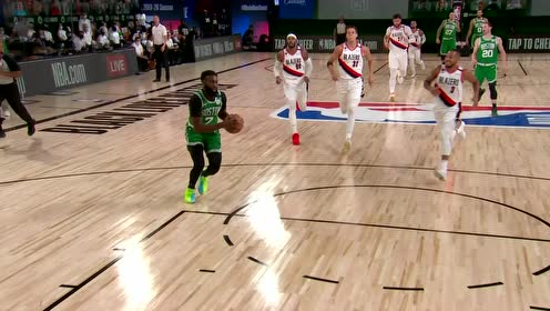 【NBA集锦】杰伦-布朗一飞冲天 罚球线内一步距离战斧暴扣!