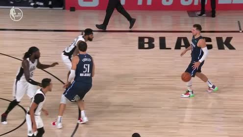 【NBA集锦】一身钢筋铁骨 东契奇强硬怼飞莫里斯上篮命中