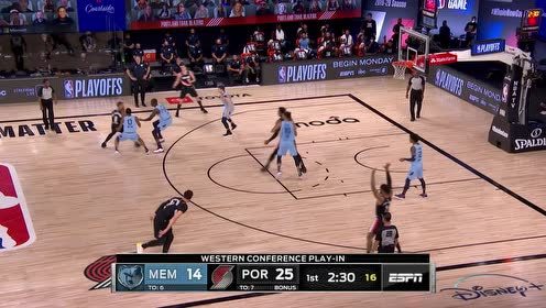 【NBA集錦】利拉德遭雙人夾擊被迫傳球  助攻努爾基奇三分打進(jìn)