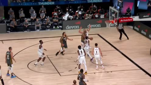 【NBA集锦】保罗底角再中关键三分 替补席队友纷纷起立庆祝